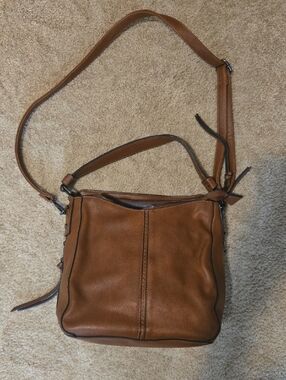 Realer Women's Tan Leather Crossbody Bag with Adjustable Strap
